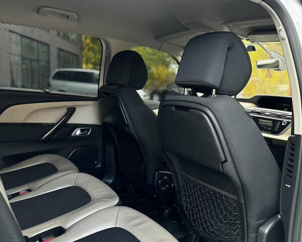 Ситроен Гранд С4 Пикассо 2014 в Тернополе на Automoto.ua Белый Ситроен Гранд С4 Пикассо, объемом двигателя 2 л и пробегом 205 тыс. км за 13350 $, фото 54 на Automoto.ua