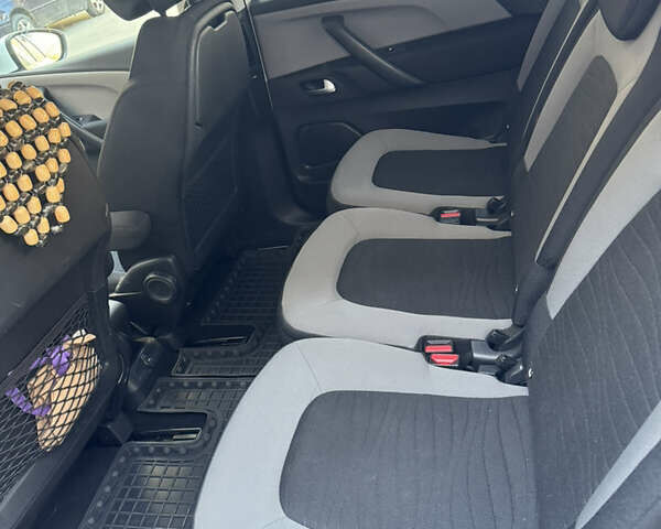 Білий Сітроен Гранд С4 Пікассо, об'ємом двигуна 1.6 л та пробігом 248 тис. км за 10700 $, фото 4 на Automoto.ua