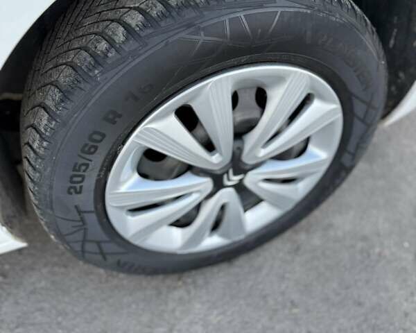 Ситроен Гранд С4 Пикассо 2015 в Дубно на Automoto.ua Белый Ситроен Гранд С4 Пикассо, объемом двигателя 1.6 л и пробегом 199 тыс. км за 11800 $, фото 27 на Automoto.ua