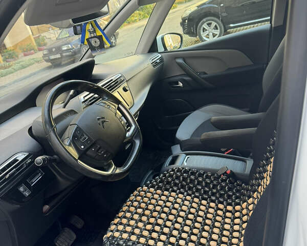 Білий Сітроен Гранд С4 Пікассо, об'ємом двигуна 1.6 л та пробігом 248 тис. км за 10700 $, фото 3 на Automoto.ua