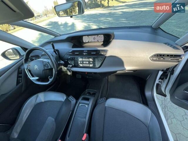 Ситроен Гранд С4 Пикассо 2015 в Дубно на Automoto.ua Белый Ситроен Гранд С4 Пикассо, объемом двигателя 1.6 л и пробегом 199 тыс. км за 11800 $, фото 40 на Automoto.ua