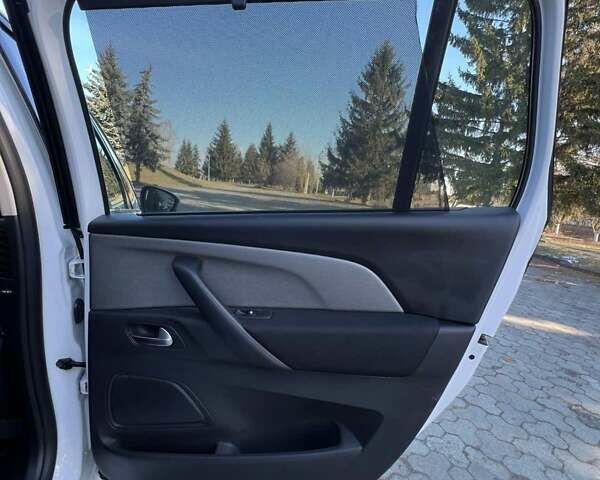 Ситроен Гранд С4 Пикассо 2015 в Дубно на Automoto.ua Белый Ситроен Гранд С4 Пикассо, объемом двигателя 1.6 л и пробегом 199 тыс. км за 11800 $, фото 41 на Automoto.ua