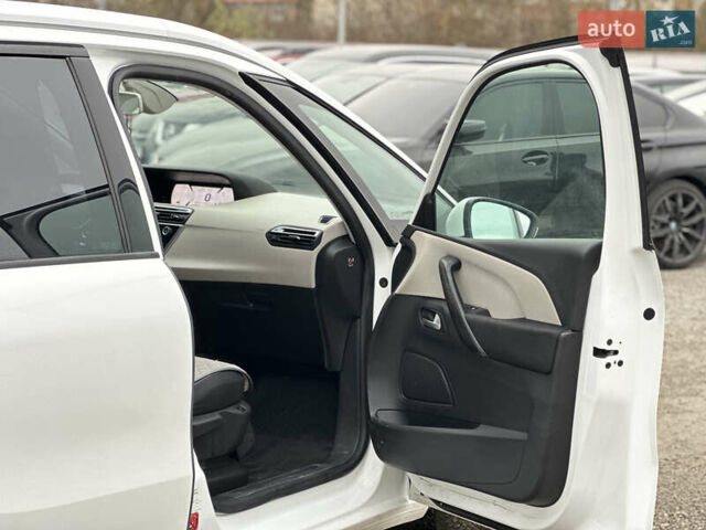 Белый Ситроен Гранд С4 Пикассо, объемом двигателя 1.6 л и пробегом 259 тыс. км за 12600 $, фото 32 на Automoto.ua