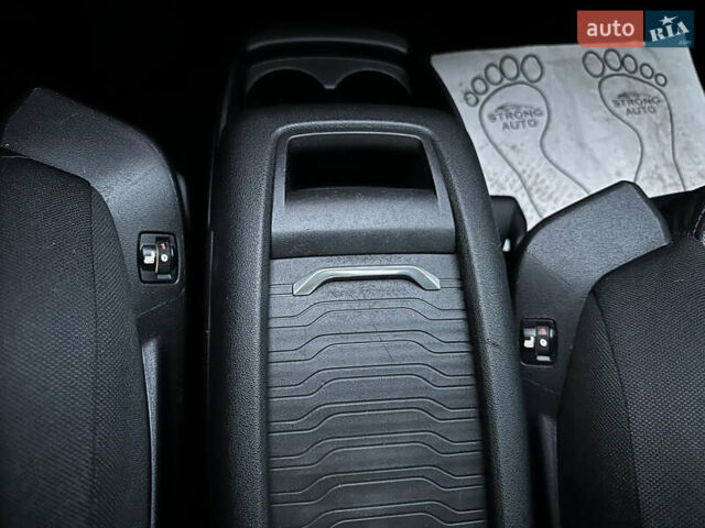 Белый Ситроен Гранд С4 Пикассо, объемом двигателя 2 л и пробегом 203 тыс. км за 13750 $, фото 73 на Automoto.ua