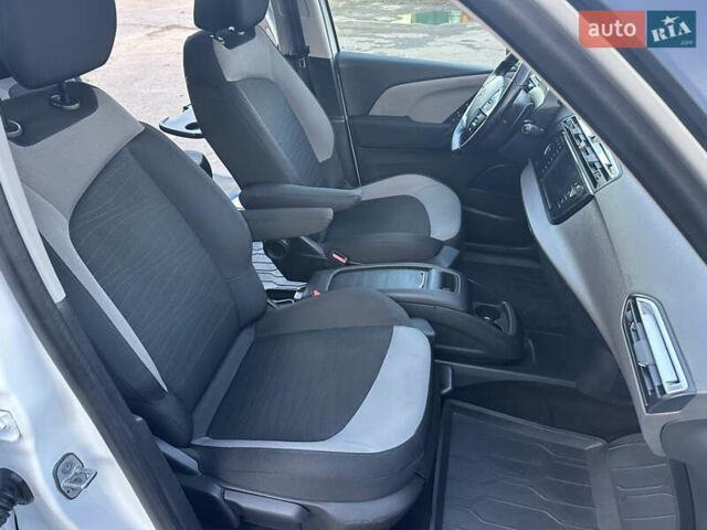 Белый Ситроен Гранд С4 Пикассо, объемом двигателя 1.6 л и пробегом 214 тыс. км за 12300 $, фото 54 на Automoto.ua