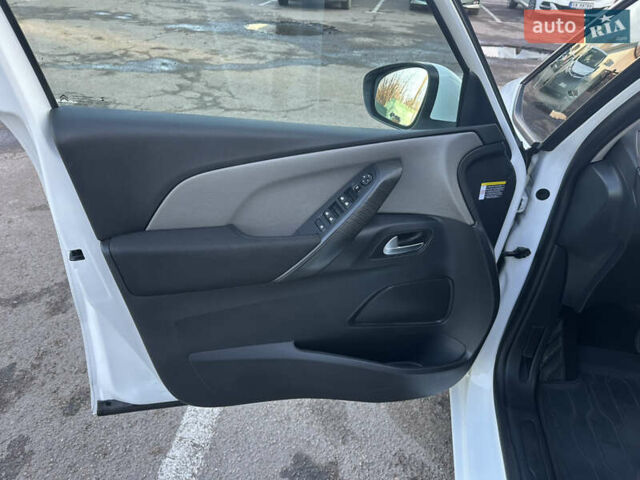 Белый Ситроен Гранд С4 Пикассо, объемом двигателя 1.6 л и пробегом 214 тыс. км за 12300 $, фото 34 на Automoto.ua