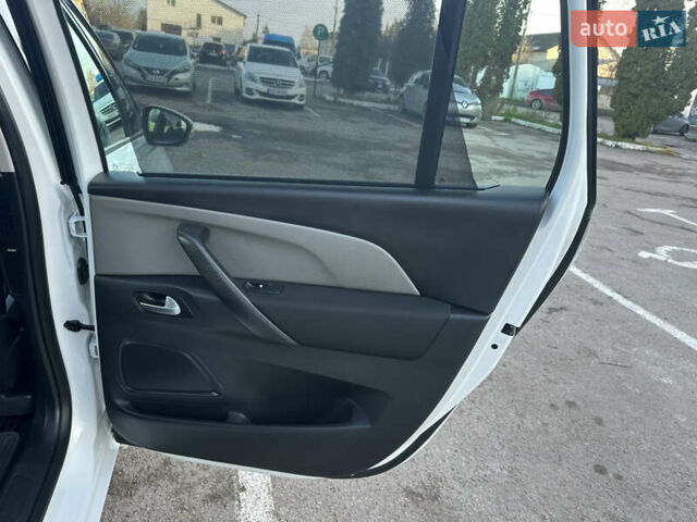 Белый Ситроен Гранд С4 Пикассо, объемом двигателя 1.6 л и пробегом 214 тыс. км за 12300 $, фото 49 на Automoto.ua