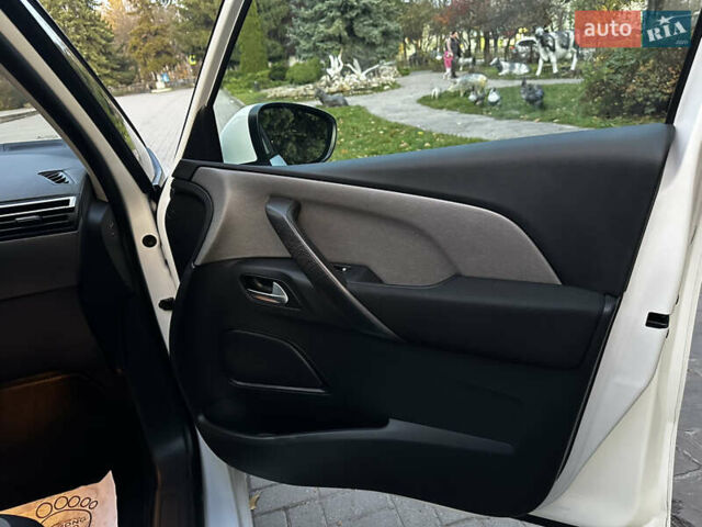 Белый Ситроен Гранд С4 Пикассо, объемом двигателя 2 л и пробегом 203 тыс. км за 13750 $, фото 69 на Automoto.ua