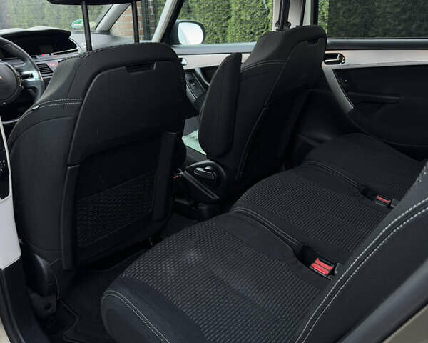 Бежевый Ситроен Гранд С4 Пикассо, объемом двигателя 1.6 л и пробегом 230 тыс. км за 7500 $, фото 28 на Automoto.ua