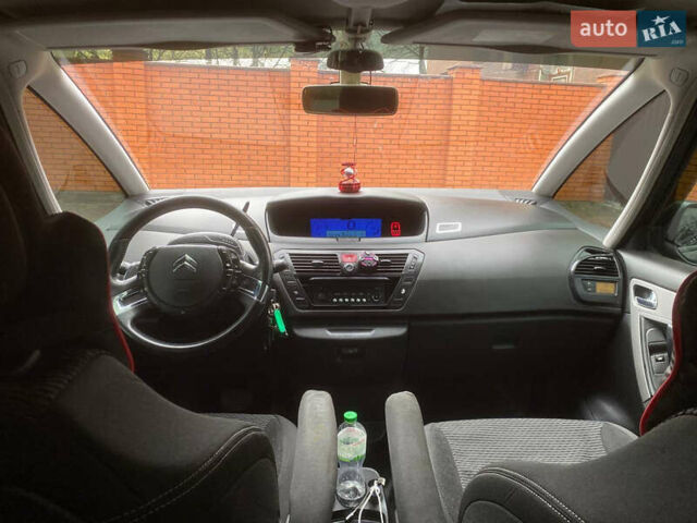 Черный Ситроен Гранд С4 Пикассо, объемом двигателя 2 л и пробегом 120 тыс. км за 6250 $, фото 3 на Automoto.ua