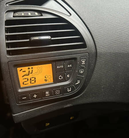 Черный Ситроен Гранд С4 Пикассо, объемом двигателя 1.6 л и пробегом 290 тыс. км за 6300 $, фото 5 на Automoto.ua