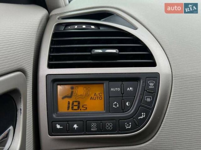 Черный Ситроен Гранд С4 Пикассо, объемом двигателя 1.7 л и пробегом 210 тыс. км за 7500 $, фото 49 на Automoto.ua