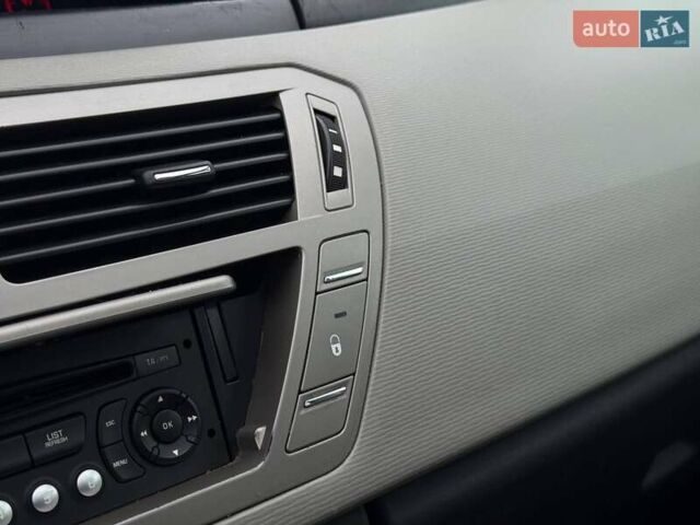 Черный Ситроен Гранд С4 Пикассо, объемом двигателя 1.7 л и пробегом 210 тыс. км за 7500 $, фото 57 на Automoto.ua