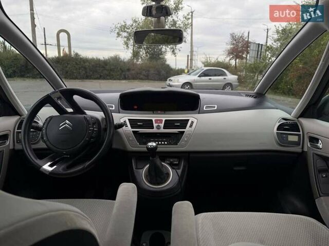 Черный Ситроен Гранд С4 Пикассо, объемом двигателя 1.7 л и пробегом 210 тыс. км за 7500 $, фото 43 на Automoto.ua