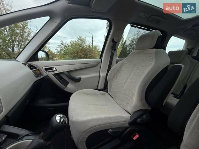 Черный Ситроен Гранд С4 Пикассо, объемом двигателя 1.7 л и пробегом 210 тыс. км за 7500 $, фото 62 на Automoto.ua