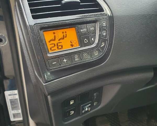 Черный Ситроен Гранд С4 Пикассо, объемом двигателя 1.75 л и пробегом 100 тыс. км за 4000 $, фото 27 на Automoto.ua