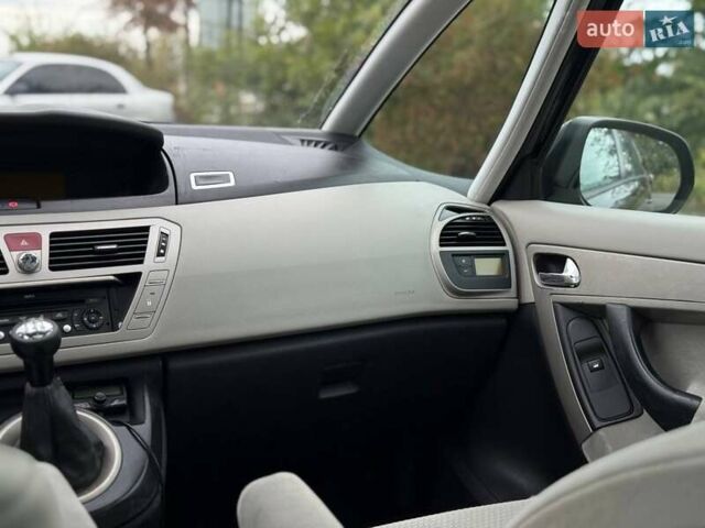 Черный Ситроен Гранд С4 Пикассо, объемом двигателя 1.7 л и пробегом 210 тыс. км за 7500 $, фото 47 на Automoto.ua