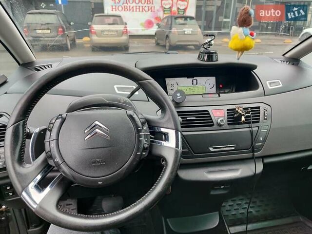 Черный Ситроен Гранд С4 Пикассо, объемом двигателя 2 л и пробегом 300 тыс. км за 6100 $, фото 5 на Automoto.ua