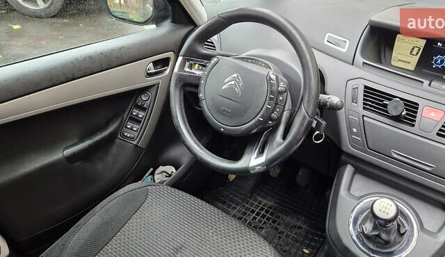 Черный Ситроен Гранд С4 Пикассо, объемом двигателя 1.6 л и пробегом 320 тыс. км за 8000 $, фото 6 на Automoto.ua
