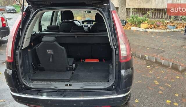 Черный Ситроен Гранд С4 Пикассо, объемом двигателя 1.6 л и пробегом 320 тыс. км за 8000 $, фото 4 на Automoto.ua