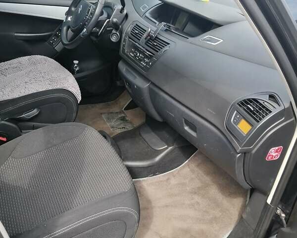 Черный Ситроен Гранд С4 Пикассо, объемом двигателя 1.6 л и пробегом 205 тыс. км за 7850 $, фото 6 на Automoto.ua