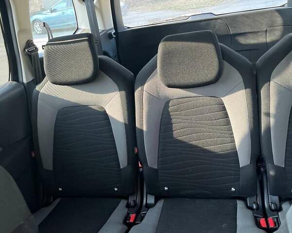 Черный Ситроен Гранд С4 Пикассо, объемом двигателя 1.56 л и пробегом 270 тыс. км за 9600 $, фото 5 на Automoto.ua