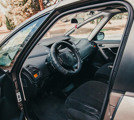 Коричневий Сітроен Гранд С4 Пікассо, об'ємом двигуна 2 л та пробігом 230 тис. км за 7100 $, фото 11 на Automoto.ua