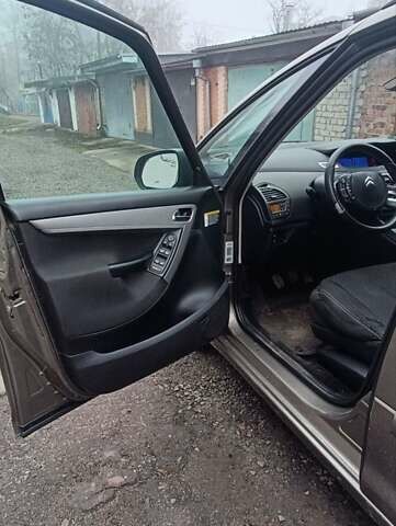 Коричневый Ситроен Гранд С4 Пикассо, объемом двигателя 1.6 л и пробегом 186 тыс. км за 4600 $, фото 21 на Automoto.ua