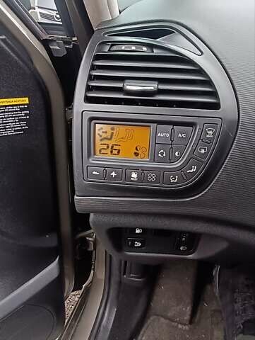 Коричневый Ситроен Гранд С4 Пикассо, объемом двигателя 1.6 л и пробегом 186 тыс. км за 4600 $, фото 17 на Automoto.ua