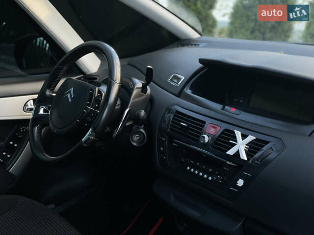 Красный Ситроен Гранд С4 Пикассо, объемом двигателя 1.56 л и пробегом 215 тыс. км за 5999 $, фото 37 на Automoto.ua