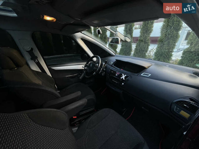 Красный Ситроен Гранд С4 Пикассо, объемом двигателя 1.56 л и пробегом 215 тыс. км за 5999 $, фото 41 на Automoto.ua