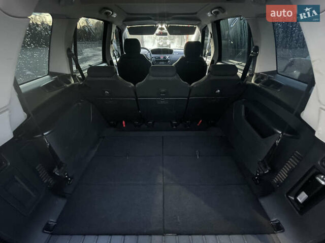 Красный Ситроен Гранд С4 Пикассо, объемом двигателя 1.56 л и пробегом 217 тыс. км за 5999 $, фото 46 на Automoto.ua