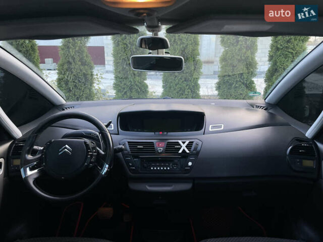 Красный Ситроен Гранд С4 Пикассо, объемом двигателя 1.56 л и пробегом 215 тыс. км за 5999 $, фото 45 на Automoto.ua