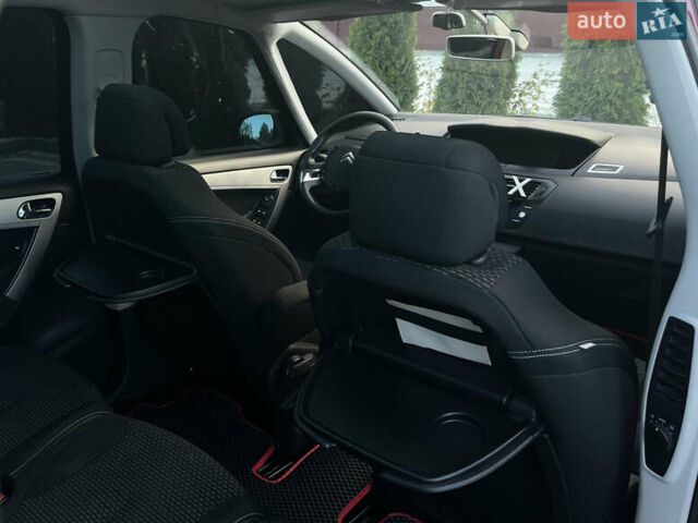 Красный Ситроен Гранд С4 Пикассо, объемом двигателя 1.56 л и пробегом 217 тыс. км за 5999 $, фото 35 на Automoto.ua