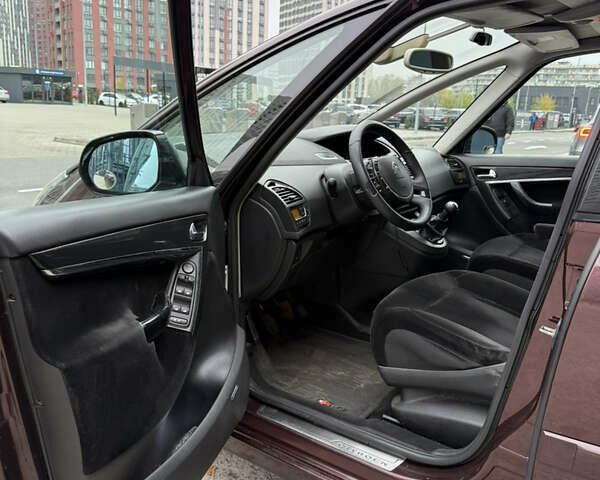 Красный Ситроен Гранд С4 Пикассо, объемом двигателя 1.56 л и пробегом 299 тыс. км за 6200 $, фото 7 на Automoto.ua