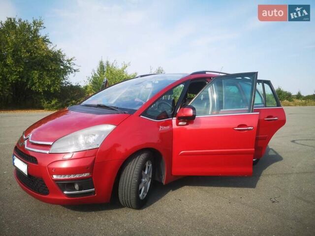 Красный Ситроен Гранд С4 Пикассо, объемом двигателя 1.6 л и пробегом 344 тыс. км за 6600 $, фото 1 на Automoto.ua