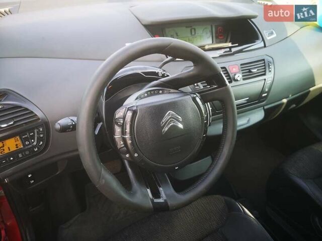 Красный Ситроен Гранд С4 Пикассо, объемом двигателя 1.6 л и пробегом 344 тыс. км за 6600 $, фото 5 на Automoto.ua