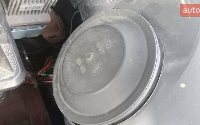 Червоний Сітроен Гранд С4 Пікассо, об'ємом двигуна 2 л та пробігом 300 тис. км за 7997 $, фото 91 на Automoto.ua