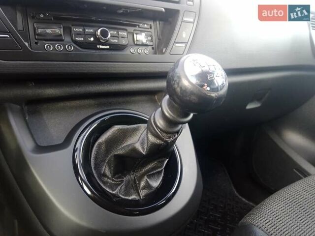 Ситроен Гранд С4 Пикассо 2012 в Черткове на Automoto.ua Красный Ситроен Гранд С4 Пикассо, объемом двигателя 2 л и пробегом 300 тыс. км за 7997 $, фото 104 на Automoto.ua