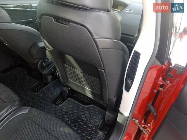 Червоний Сітроен Гранд С4 Пікассо, об'ємом двигуна 2 л та пробігом 300 тис. км за 7997 $, фото 35 на Automoto.ua