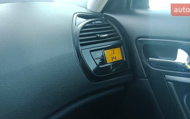 Червоний Сітроен Гранд С4 Пікассо, об'ємом двигуна 2 л та пробігом 300 тис. км за 7997 $, фото 87 на Automoto.ua