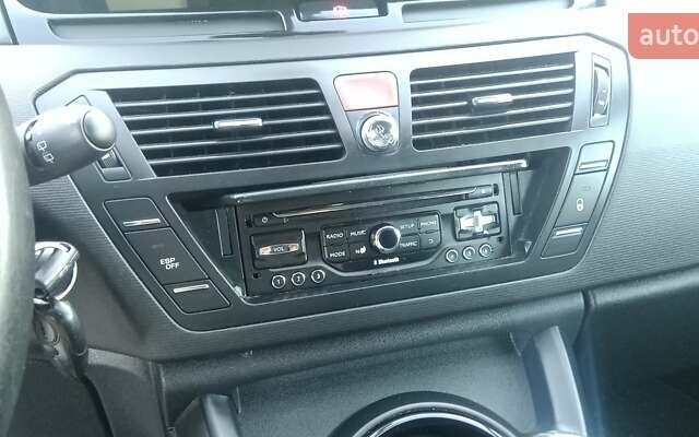 Ситроен Гранд С4 Пикассо 2012 в Черткове на Automoto.ua Красный Ситроен Гранд С4 Пикассо, объемом двигателя 2 л и пробегом 300 тыс. км за 7997 $, фото 78 на Automoto.ua