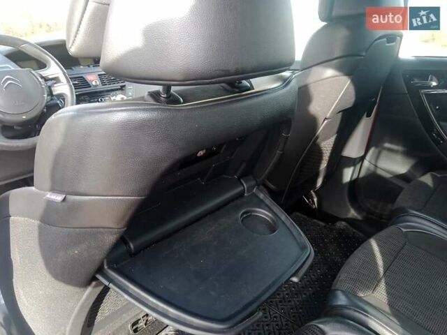 Ситроен Гранд С4 Пикассо 2012 в Черткове на Automoto.ua Красный Ситроен Гранд С4 Пикассо, объемом двигателя 2 л и пробегом 300 тыс. км за 7997 $, фото 58 на Automoto.ua