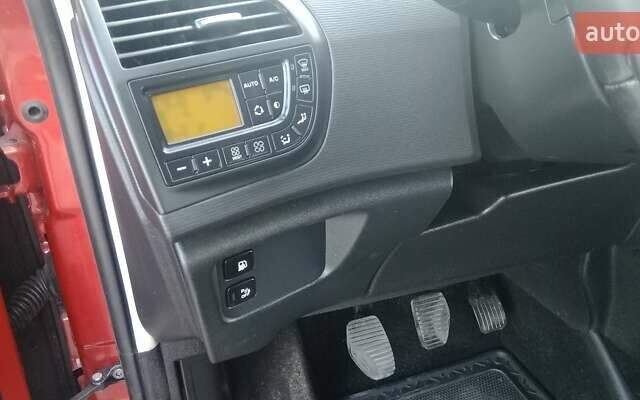 Красный Ситроен Гранд С4 Пикассо, объемом двигателя 2 л и пробегом 305 тыс. км за 8100 $, фото 53 на Automoto.ua