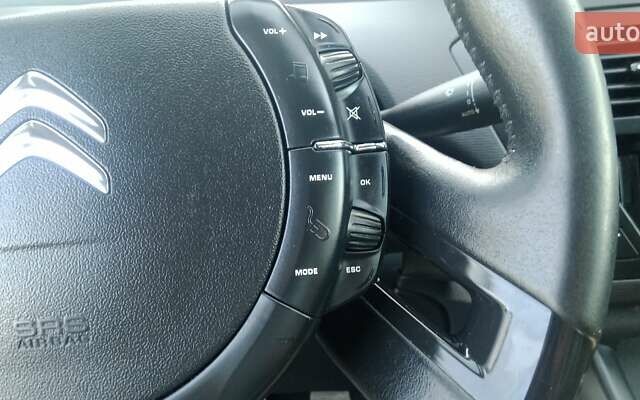 Ситроен Гранд С4 Пикассо 2012 в Черткове на Automoto.ua Красный Ситроен Гранд С4 Пикассо, объемом двигателя 2 л и пробегом 300 тыс. км за 7997 $, фото 82 на Automoto.ua