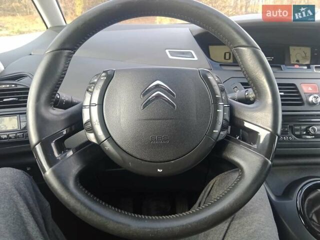 Ситроен Гранд С4 Пикассо 2012 в Черткове на Automoto.ua Красный Ситроен Гранд С4 Пикассо, объемом двигателя 2 л и пробегом 300 тыс. км за 7997 $, фото 63 на Automoto.ua