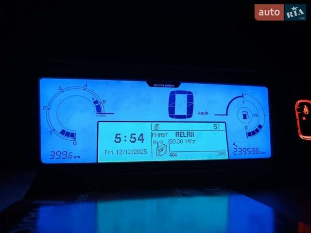 Сітроен Гранд С4 Пікассо, об'ємом двигуна 1.6 л та пробігом 239 тис. км за 5990 $, фото 18 на Automoto.ua