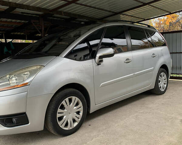 Серый Ситроен Гранд С4 Пикассо, объемом двигателя 1.6 л и пробегом 317 тыс. км за 5700 $, фото 1 на Automoto.ua