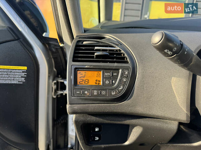 Сірий Сітроен Гранд С4 Пікассо, об'ємом двигуна 1.6 л та пробігом 241 тис. км за 6900 $, фото 46 на Automoto.ua