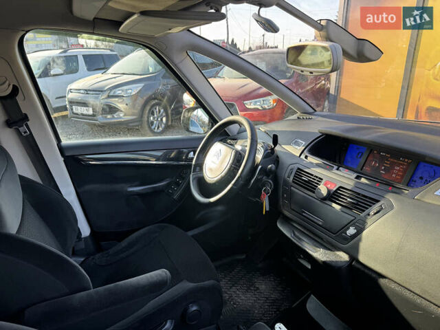 Сірий Сітроен Гранд С4 Пікассо, об'ємом двигуна 1.6 л та пробігом 241 тис. км за 6900 $, фото 4 на Automoto.ua